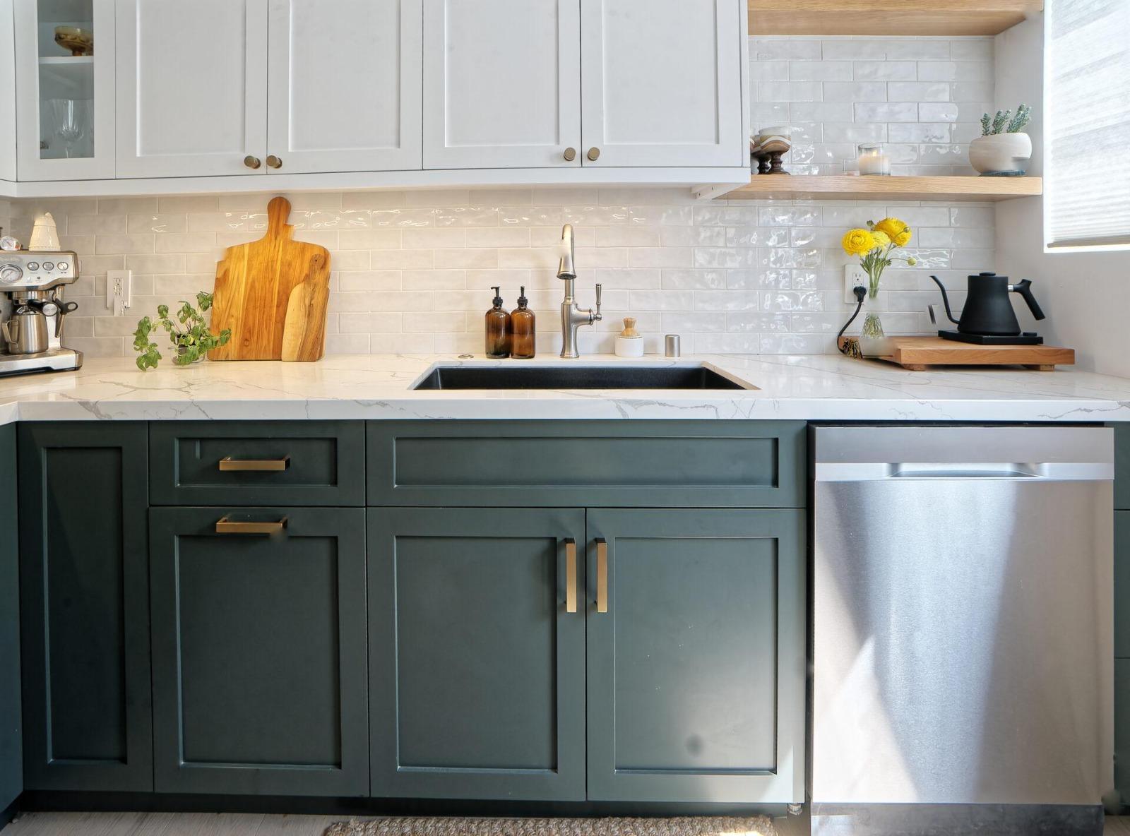 SIGNS YOUR KITCHEN NEEDS REMODELING